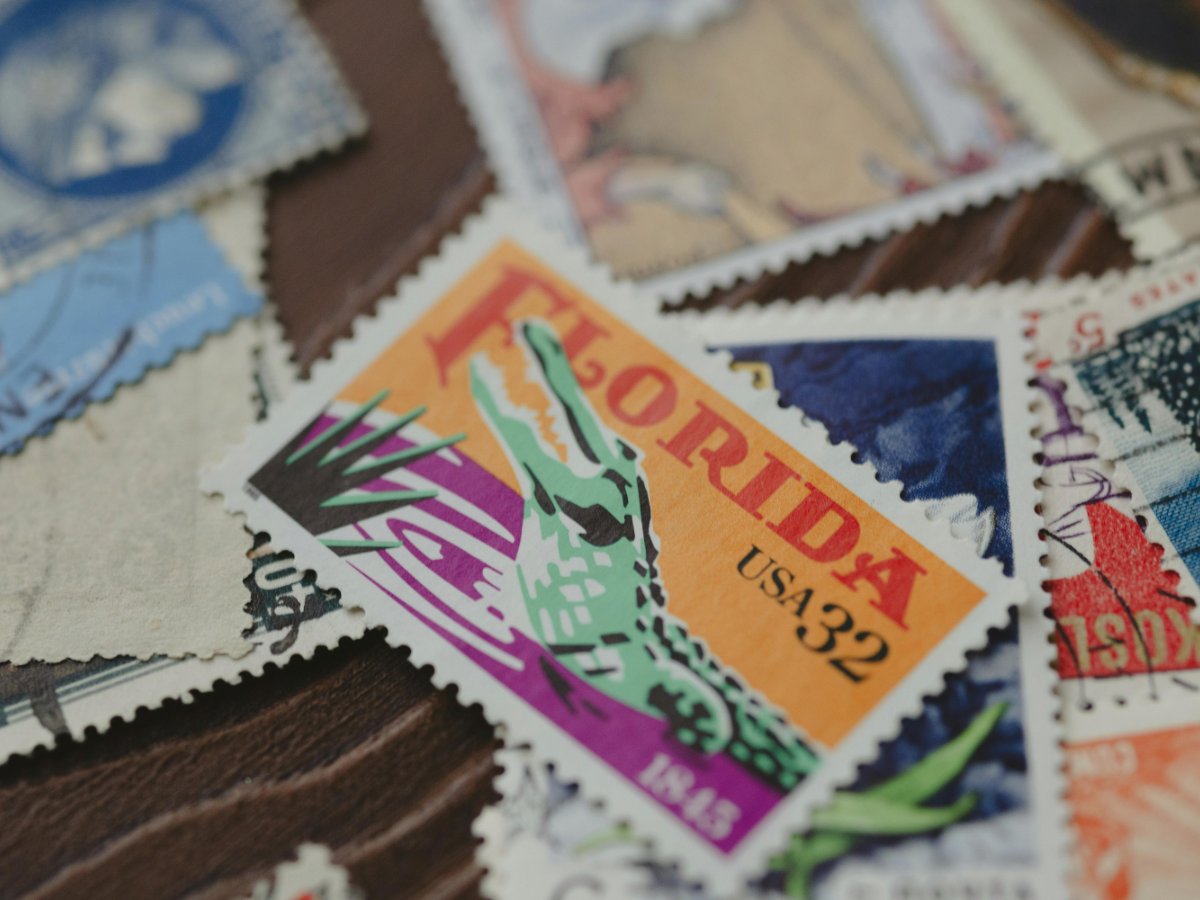 Art Galleries: Mailing Exhibition Invites with Style and Elegance